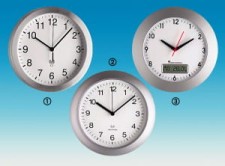 Zegar ścienny z kontrolą radiową